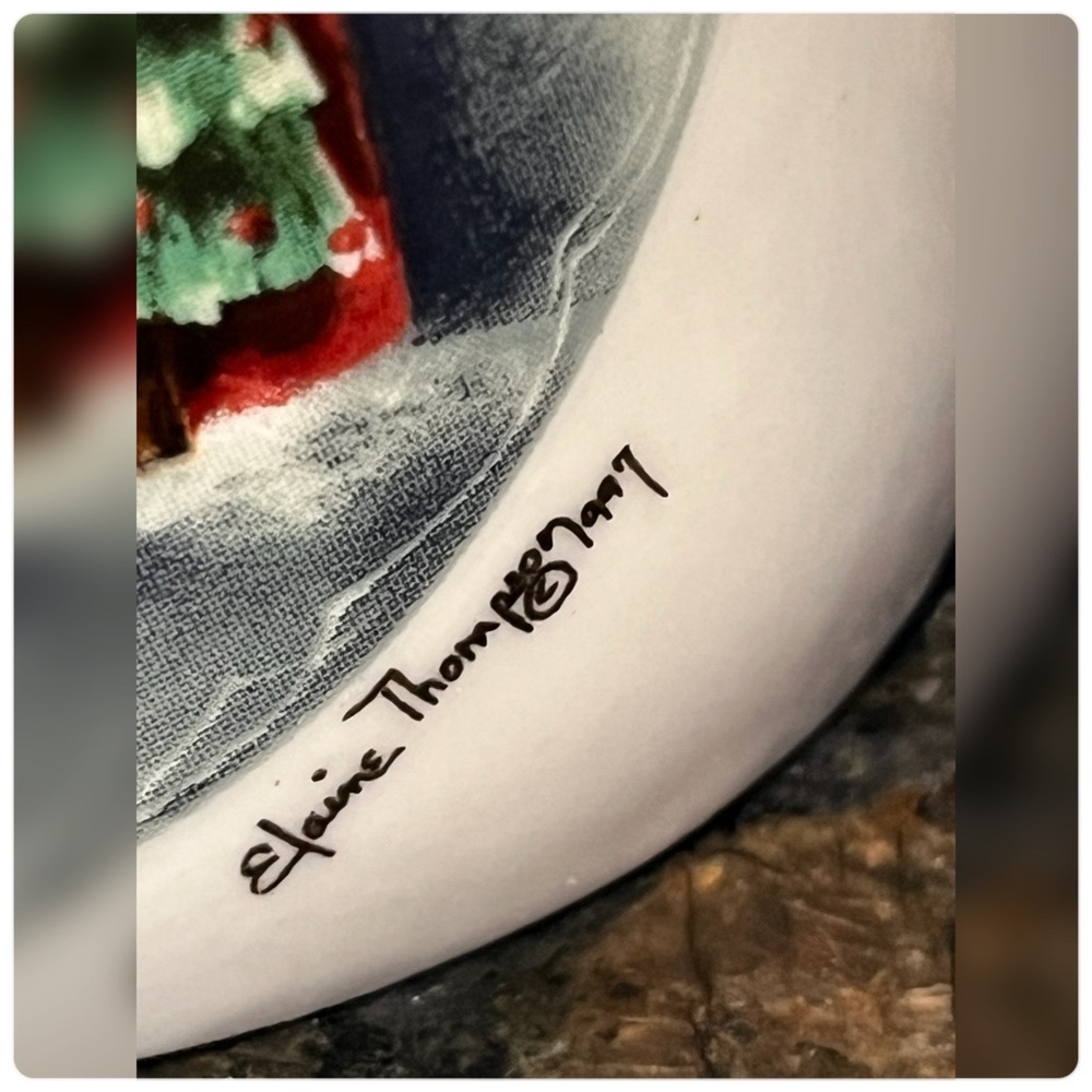 Elaine Thompson-Vintage 1997-Santa Christmas Mugs-Set of Four - Picture 3 of 5